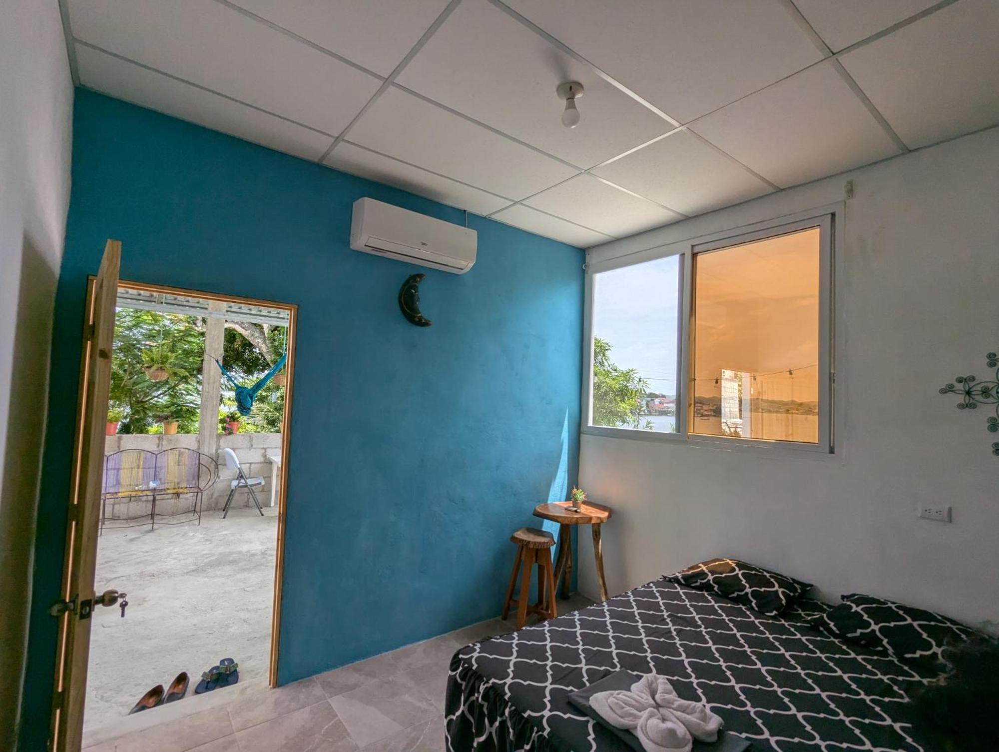 Casa Zoila Hospedaje Frente Al Lago Lakefront Lodging Apartment Flores Exterior photo